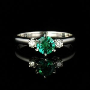 DESIGNER SIGNED NATURAL 3/4ctw EMERALD & DIAMOND 14K WHITE GOLD THREE STONE RING